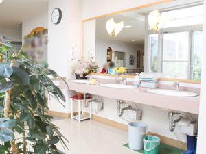 清潔な洗面台のある空間