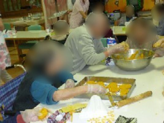利用者が料理活動を実施