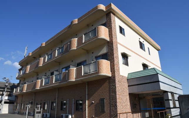 優雅な多層建築の外観