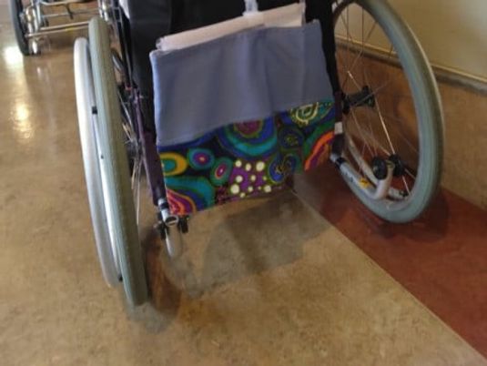 車椅子が置かれた廊下  