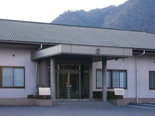 施設の正面玄関  