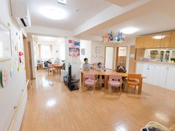 明るいダイニングスペース