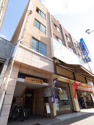 ビル型施設の外観