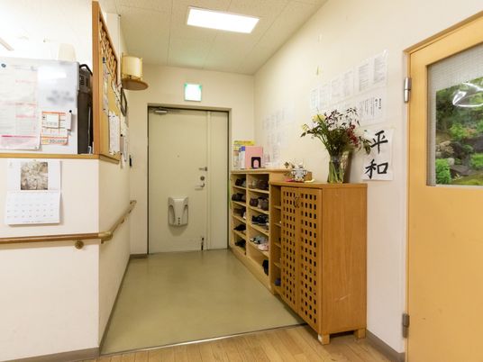 廊下に設置された掲示物