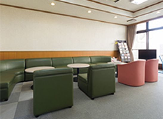 自然光のあるラウンジ