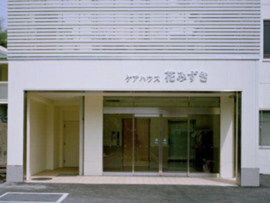 施設の正面玄関  