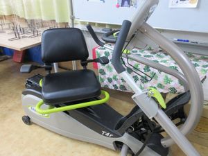 機能訓練用の自転車器具  