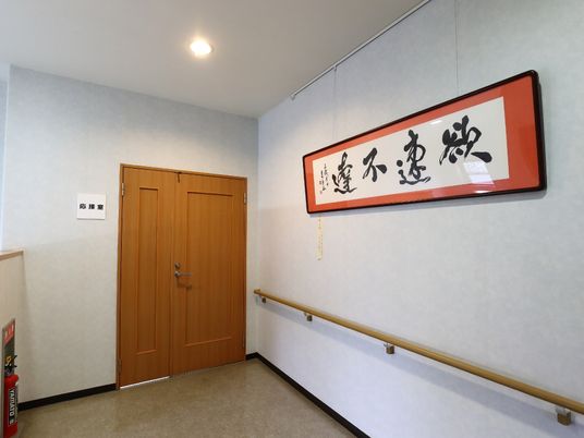 廊下の壁と扉