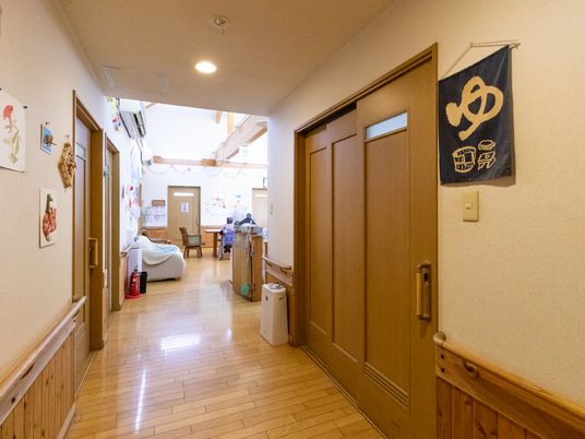 明るい廊下の様子