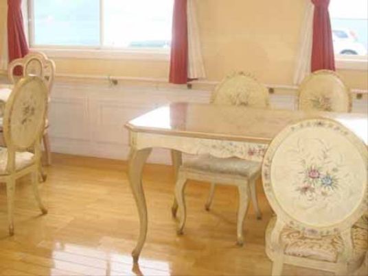 清潔感のある食事スペース