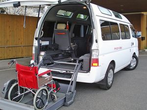 車椅子対応送迎車両外観  