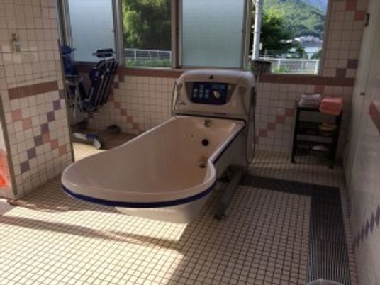 明るい浴室  