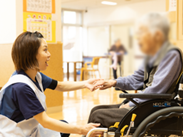 親しげな交流の場 ラウンジ スタッフと利用者が談笑できる、和やかなラウンジです。リラックスした環境で働けます。
