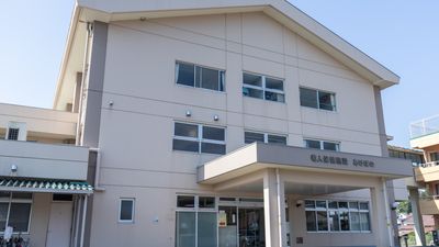 正面玄関の外観