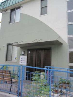 階段のある建物入口
