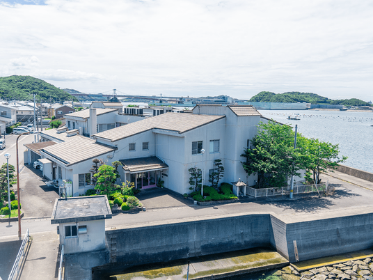 海辺の建物外観  