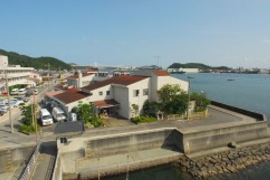 海沿いの介護施設外観