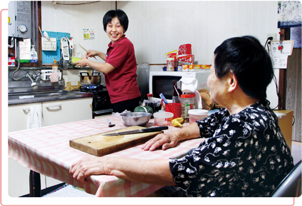和やかな雰囲気のキッチン