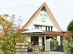 三角屋根のユニークな外観