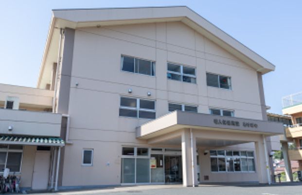 落ち着いた外観の建物