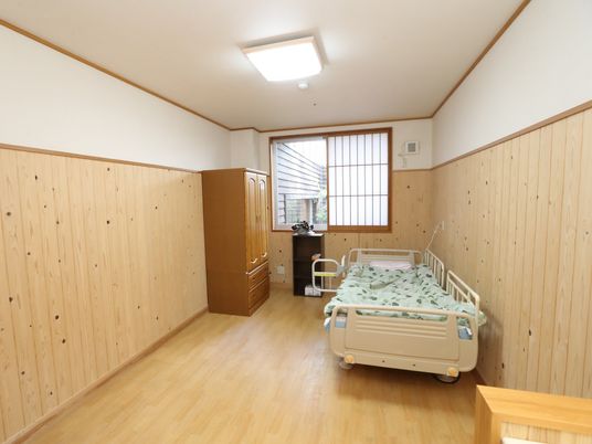 木目調の温かみの居室