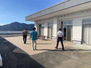 建物前のテラス  