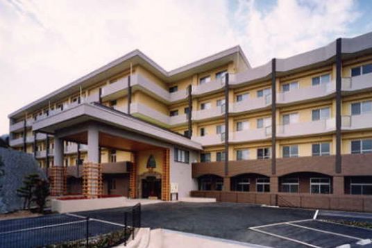 落ち着いた外観の建物