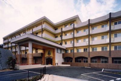 落ち着いた外観の建物