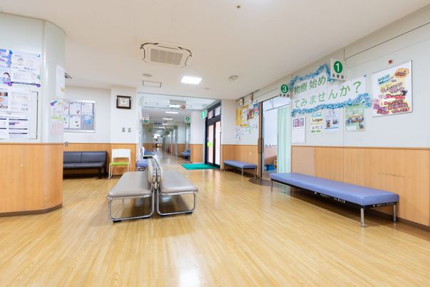 明るい廊下の様子