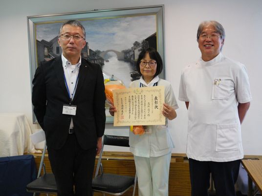 表彰を受ける職員の様子  