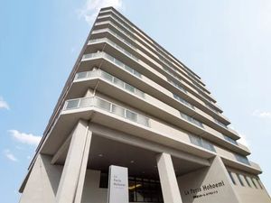 高層の施設外観  