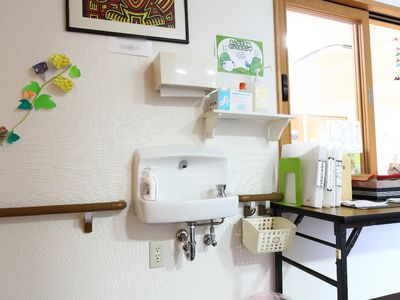 手洗い設備の壁面