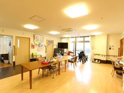 明るい食堂の風景