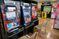 ゲーム機が並ぶ部屋内