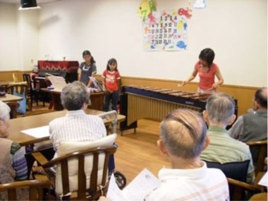 活気あるレクリエーション室