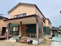 屋根付きエントランス