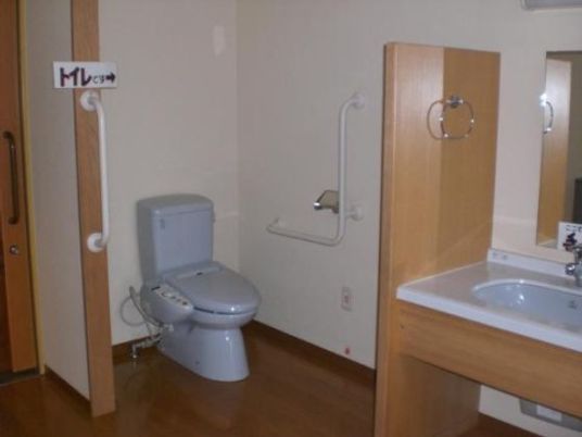バリアフリーのトイレ空間