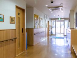 明るい廊下の様子