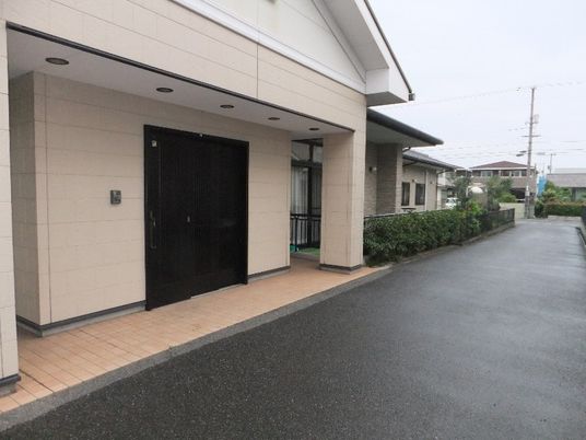清潔感のあるエントランス