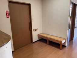 静かな廊下の一角