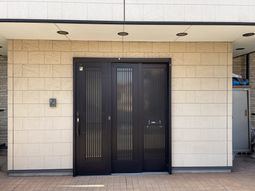 幅広い出入口