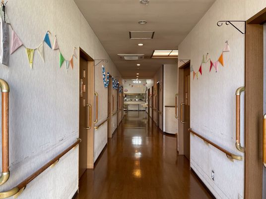 飾り付けされた廊下