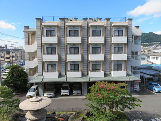 洗練された外観の建物