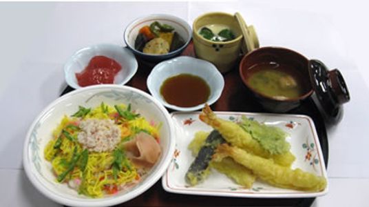 和食の盛り付け料理