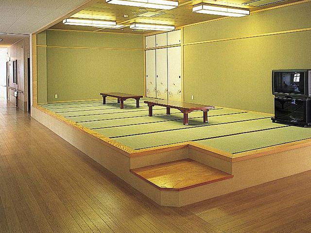 畳の部屋 和室 広い畳のエリアはくつろぎの空間です。自然な素材が心を落ち着かせます。
