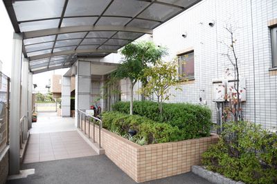 緑豊かなエントランス