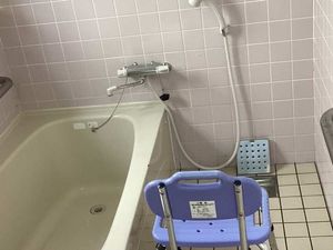 浴室の介助椅子  