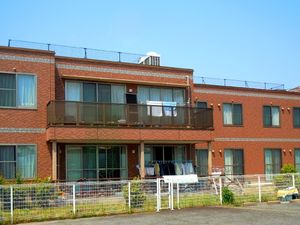 赤レンガの建物外観
