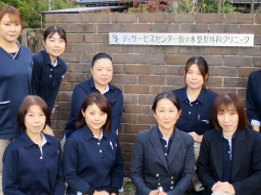スタッフの集合写真