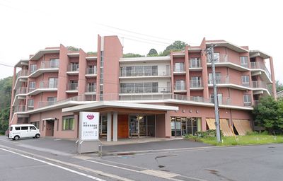 落ち着いた色合いの外観